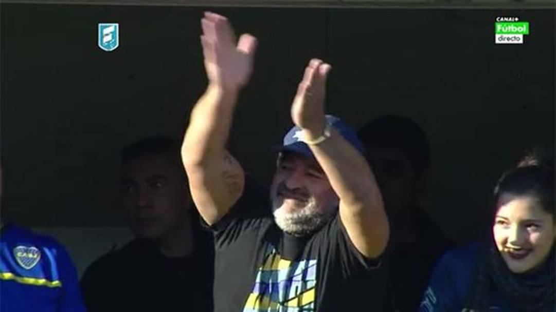 In tribuna anche Diego Armando Maradona, da sempre uno dei maggiori tifosi di Tevez. Twitter